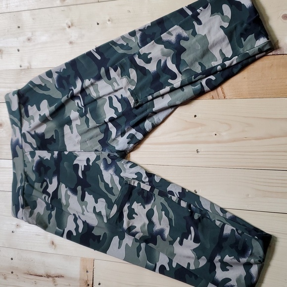 Kardashian camo leggings. - Picture 2 of 4